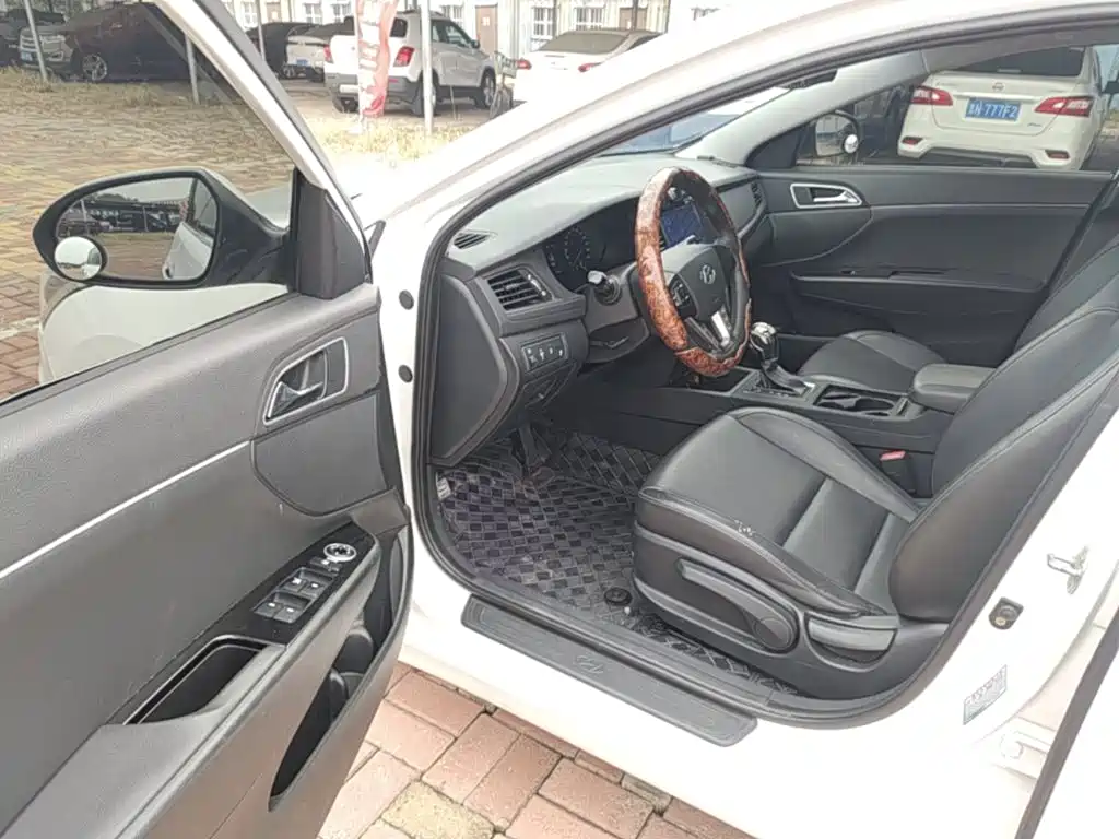 Hyundai Mistra — фото 15