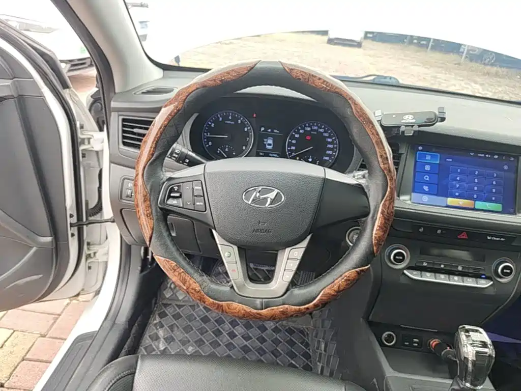 Hyundai Mistra — фото 10