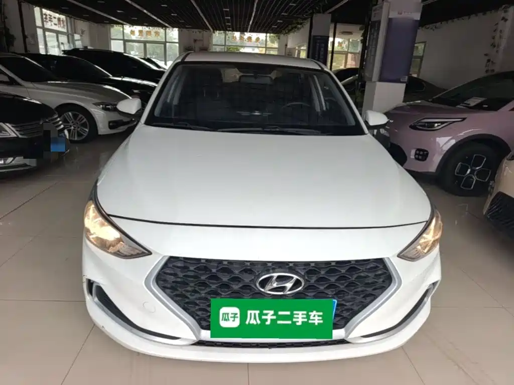 Hyundai Elantra — фото 2