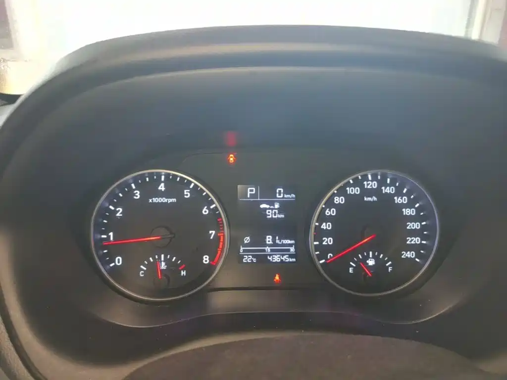 Hyundai Elantra — фото 11
