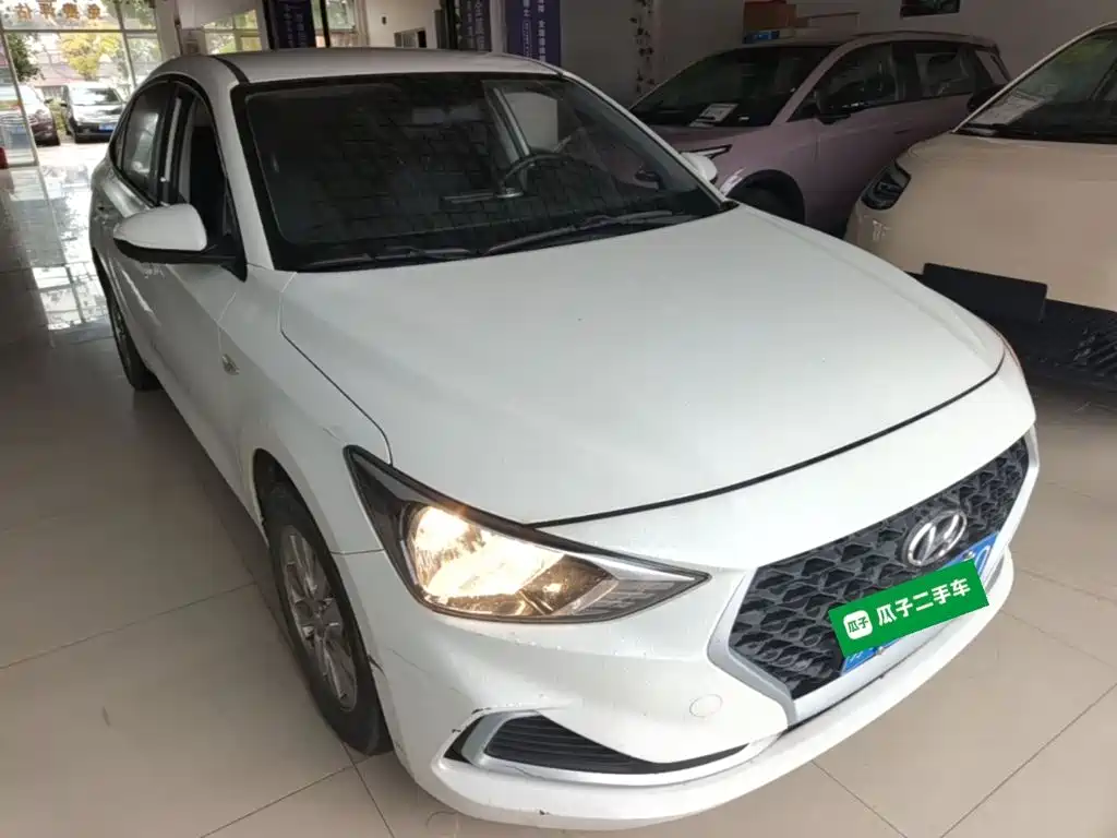 Hyundai Elantra — фото 3