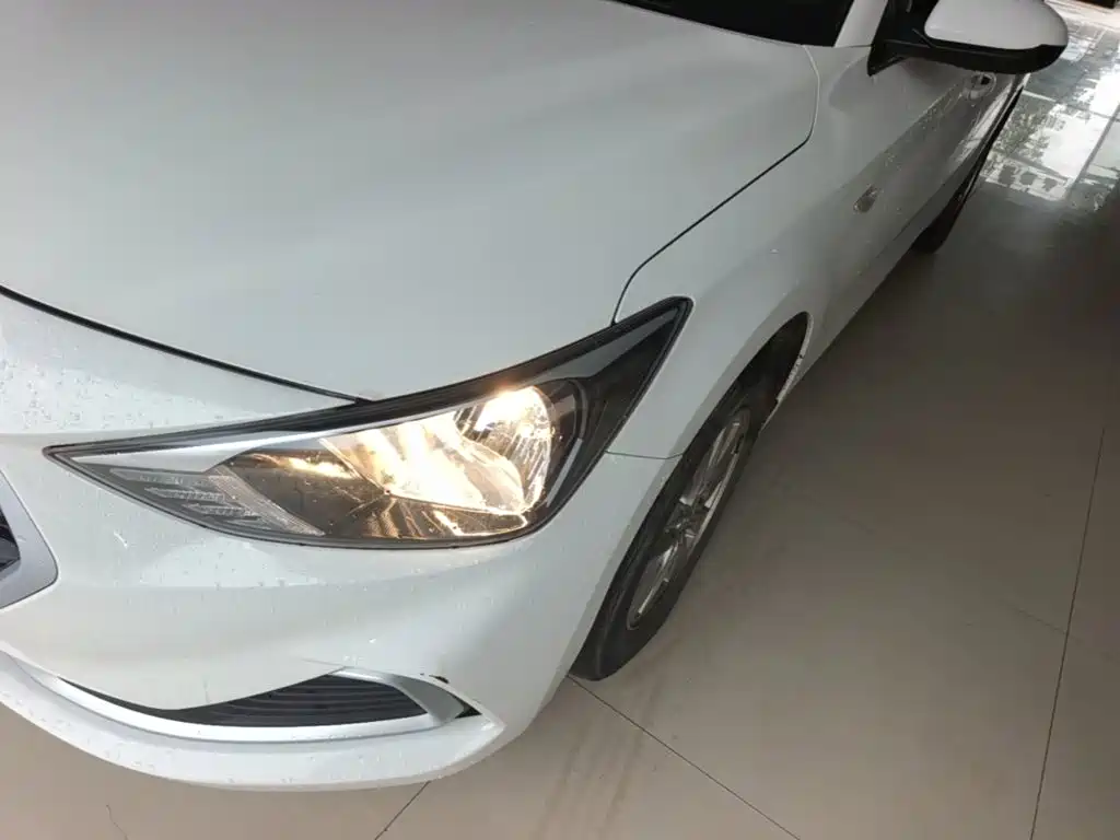 Hyundai Elantra — фото 23