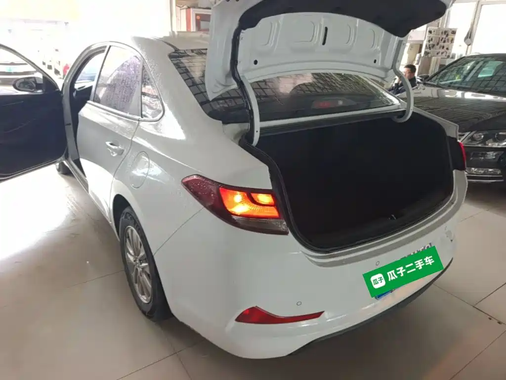 Hyundai Elantra — фото 4