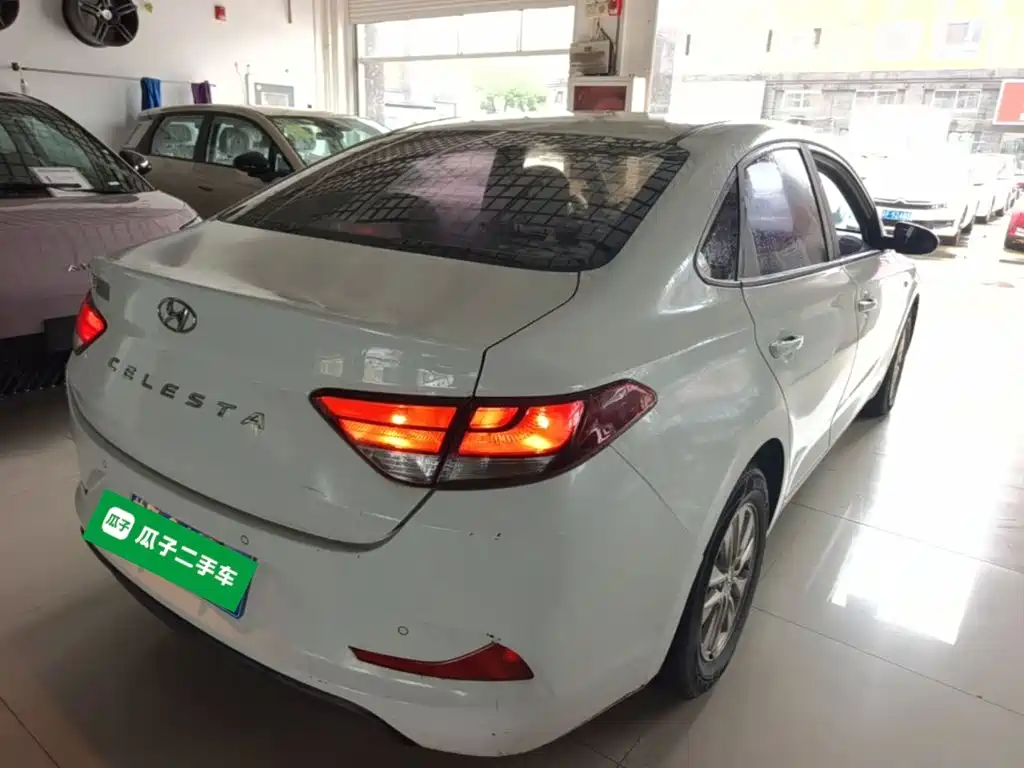 Hyundai Elantra — фото 6