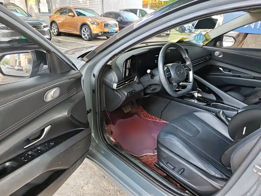 Hyundai Elantra — фото 17