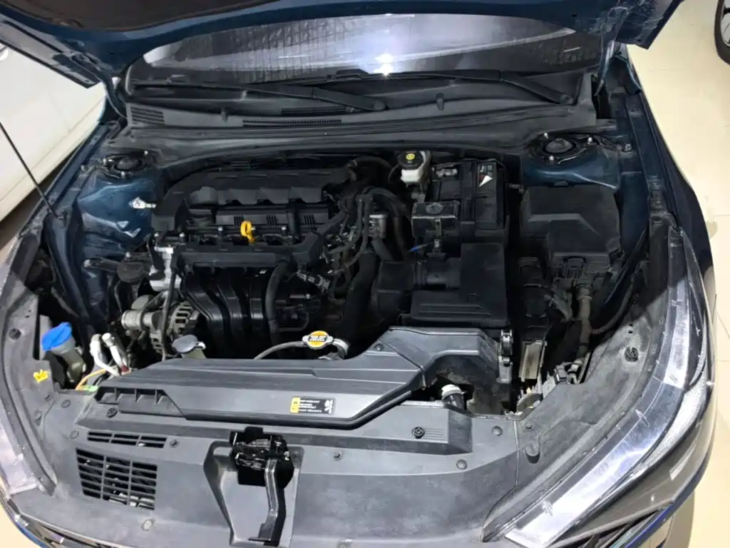 Hyundai Elantra — фото 19