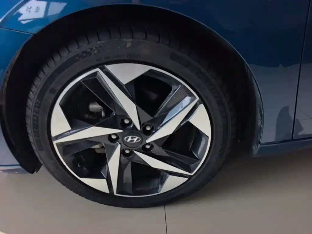 Hyundai Elantra — фото 22