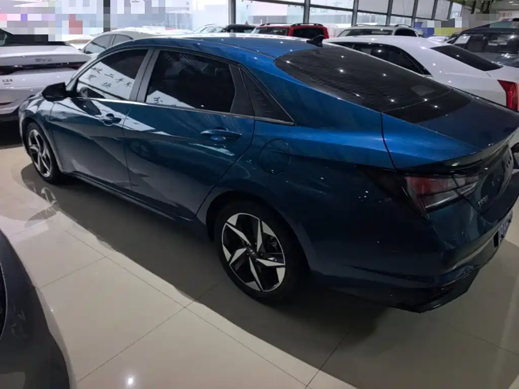 Hyundai Elantra — фото 4