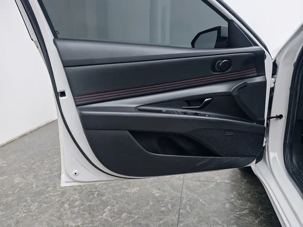 Hyundai Elantra — фото 19