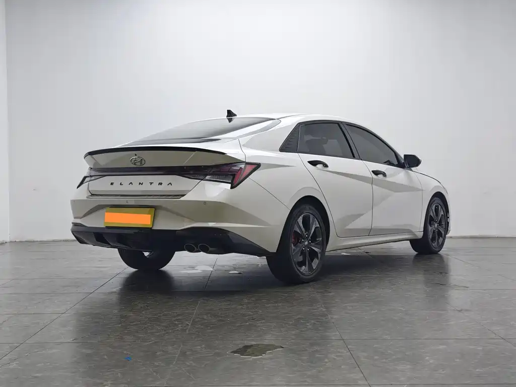 Hyundai Elantra — фото 3
