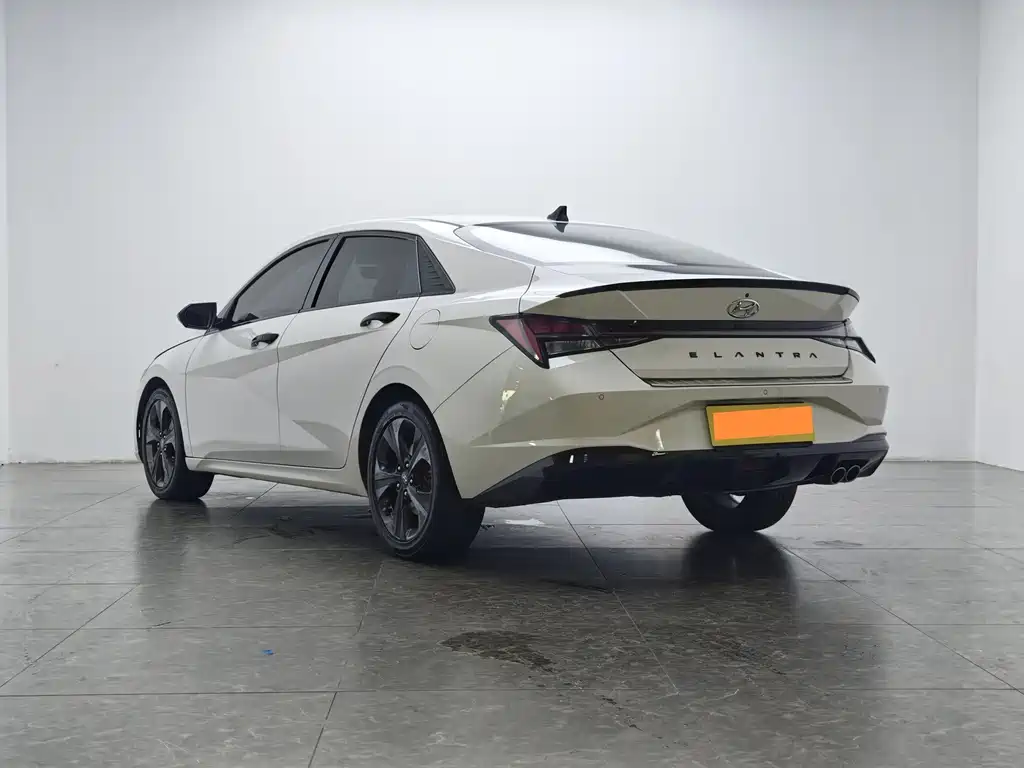 Hyundai Elantra — фото 4