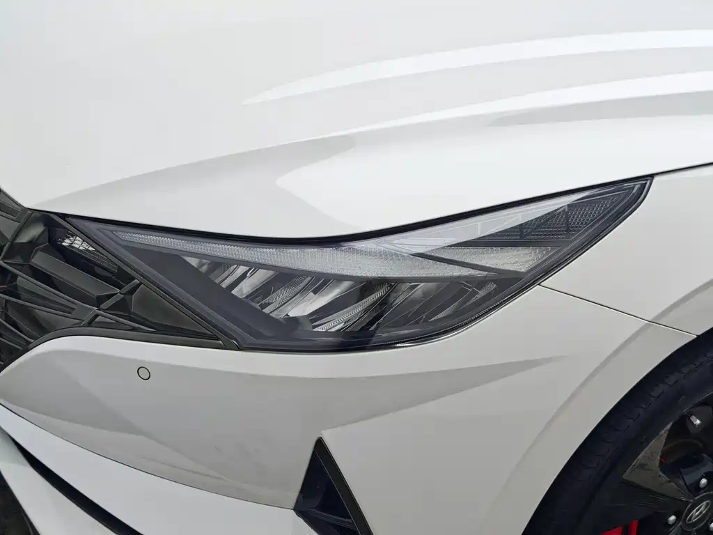 Hyundai Elantra — фото 7