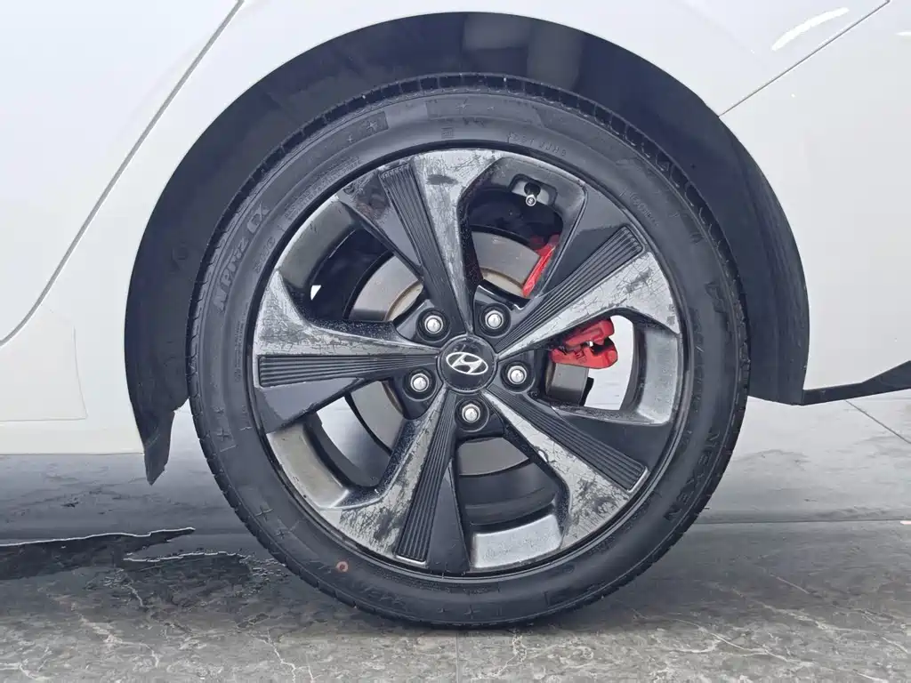 Hyundai Elantra — фото 9
