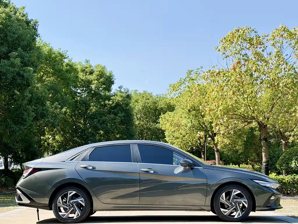 Hyundai Elantra — фото 5