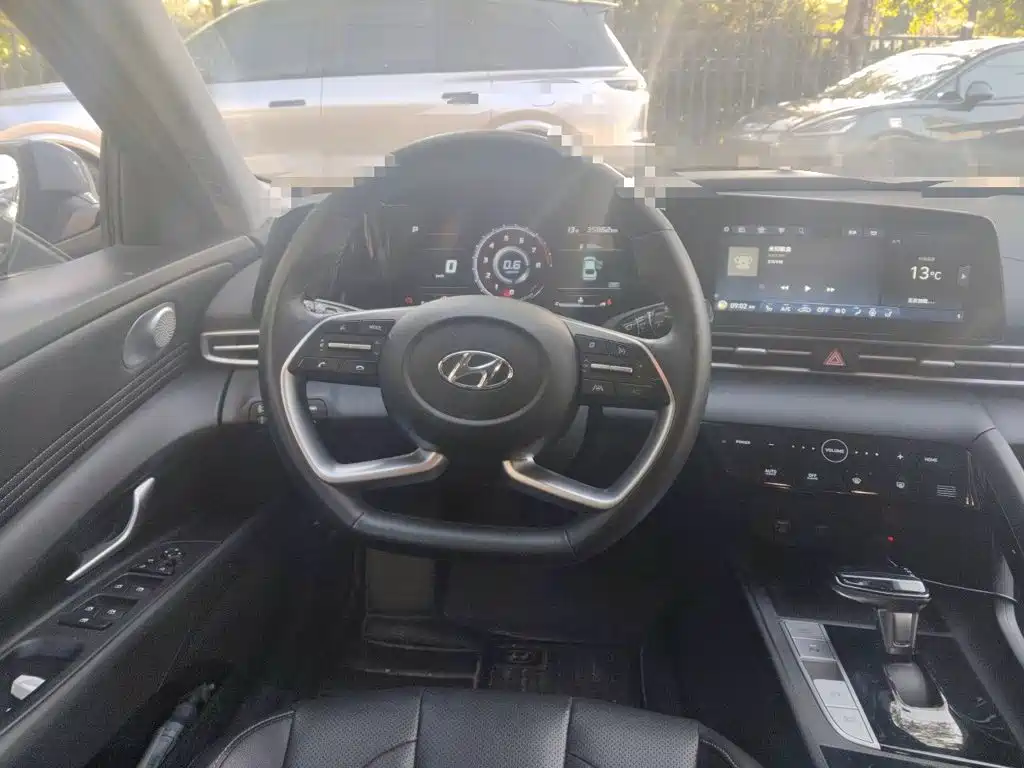 Hyundai Elantra — фото 11