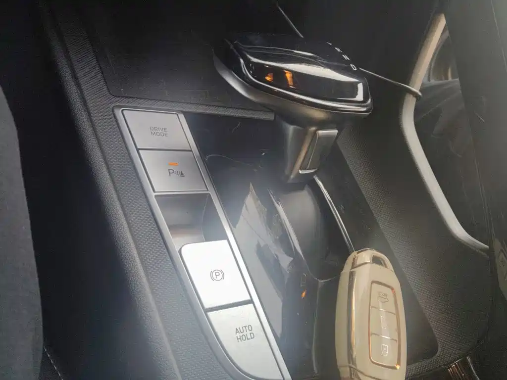 Hyundai Elantra — фото 15