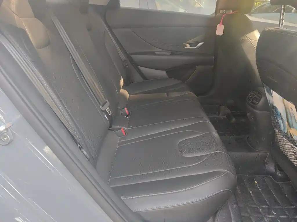 Hyundai Elantra — фото 18