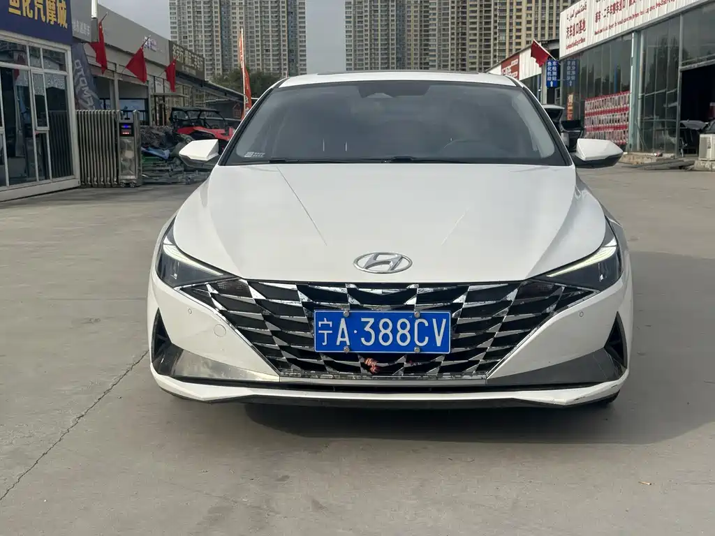 Hyundai Elantra — фото 2