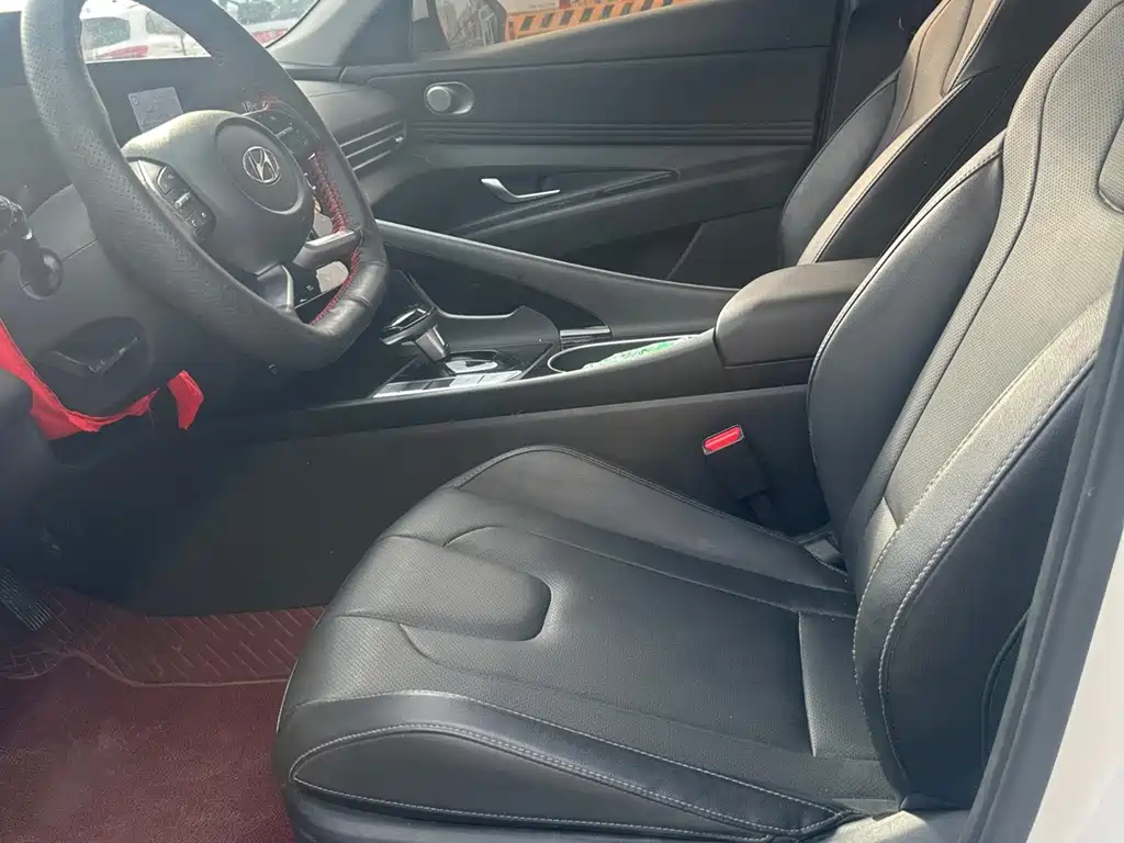 Hyundai Elantra — фото 3