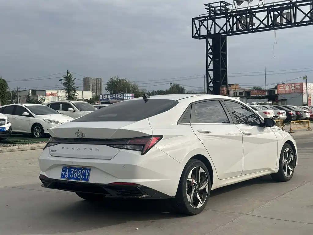 Hyundai Elantra — фото 10