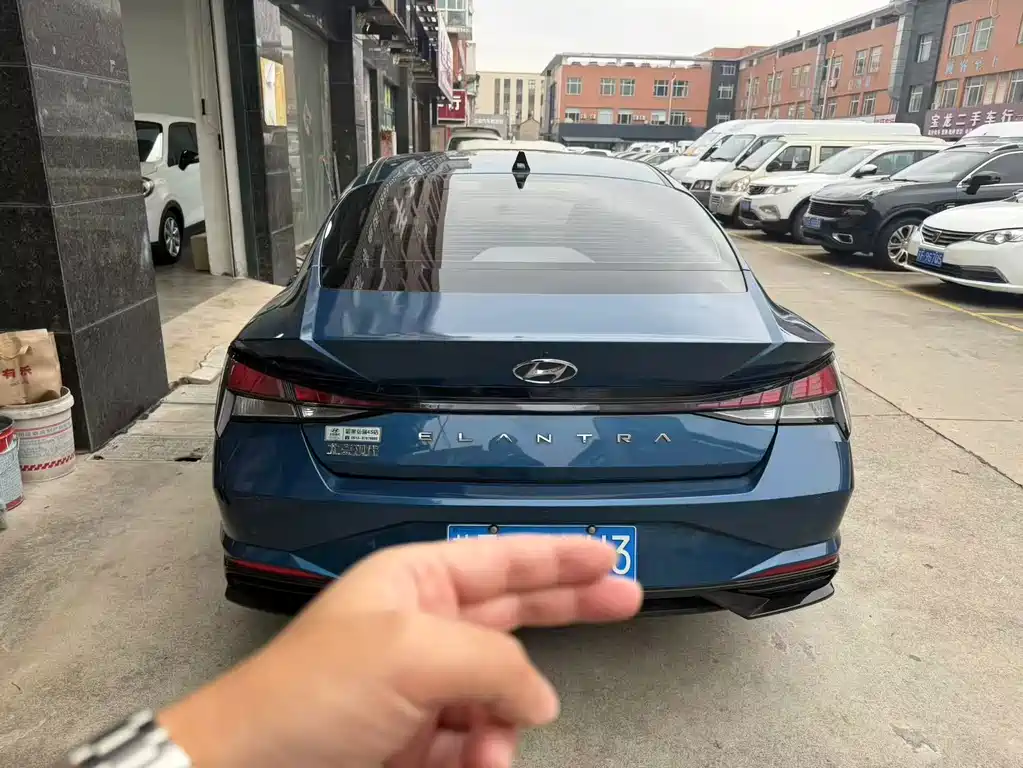 Hyundai Elantra — фото 5