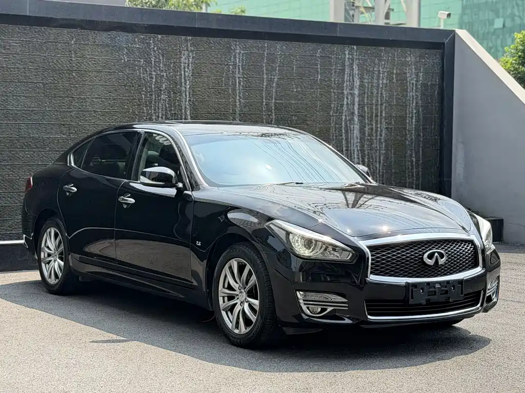 Infiniti Q70 — фото 3