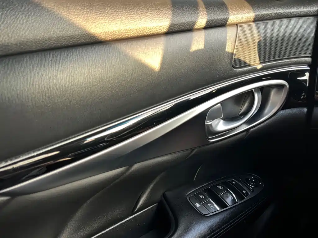 Infiniti Q70 — фото 10