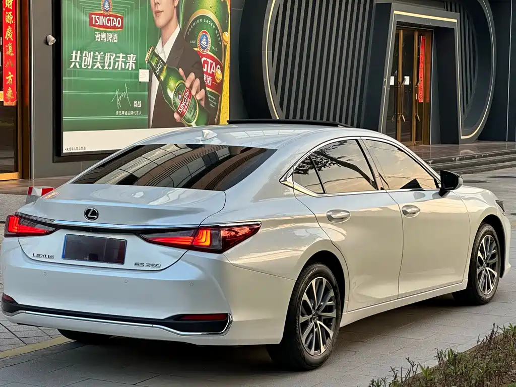 Lexus ES — фото 13