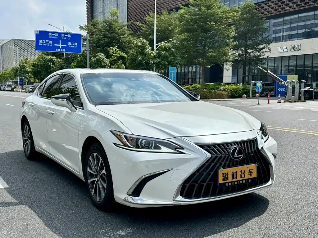 Lexus ES — фото 3