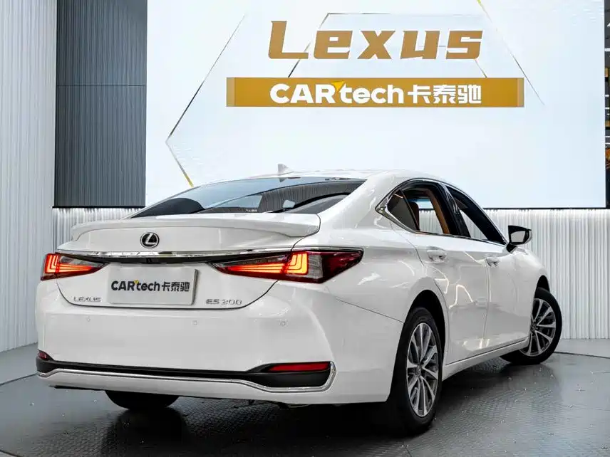 Lexus ES — фото 7