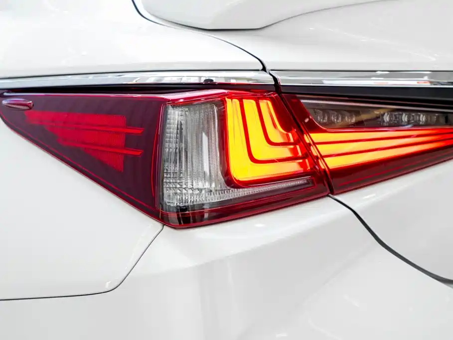 Lexus ES — фото 9
