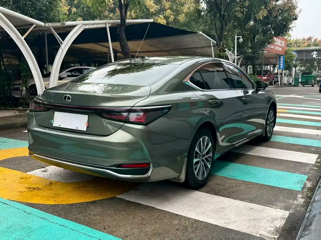 Lexus ES — фото 9