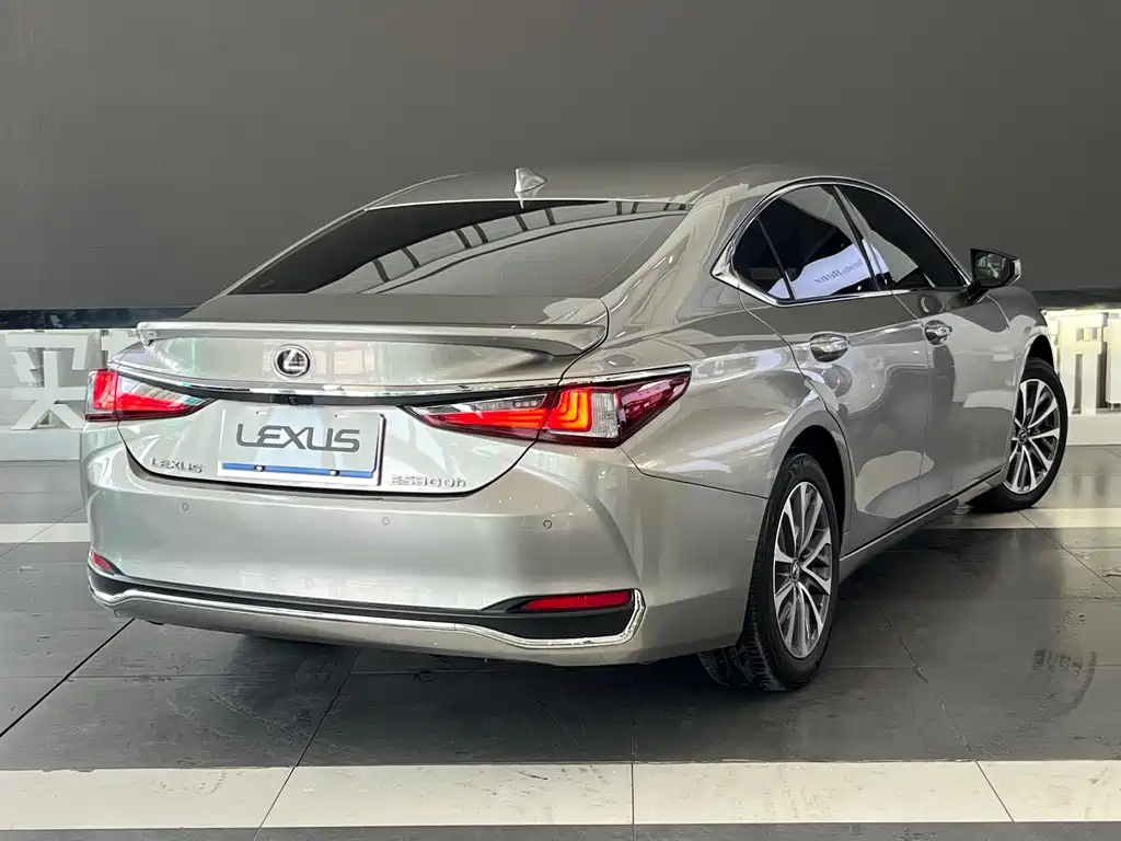 Lexus ES — фото 4
