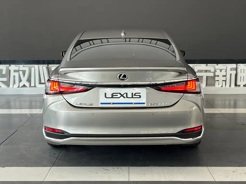 Lexus ES — фото 5