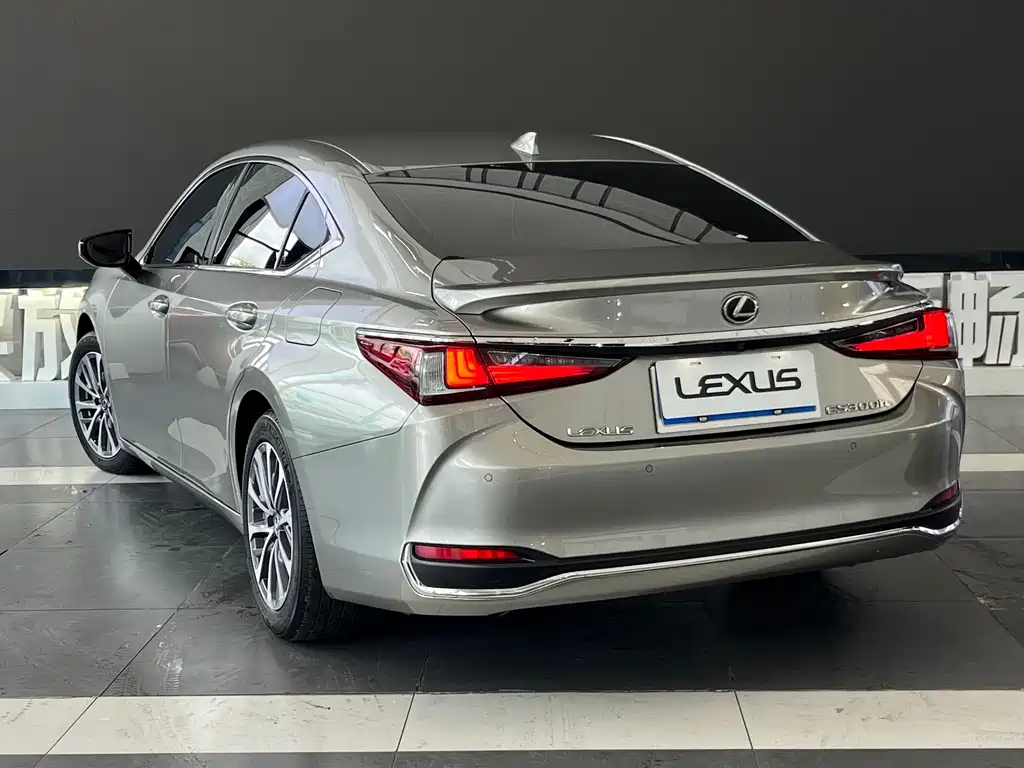 Lexus ES — фото 6