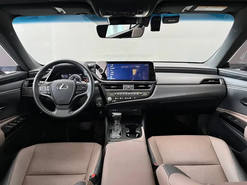 Lexus ES — фото 10
