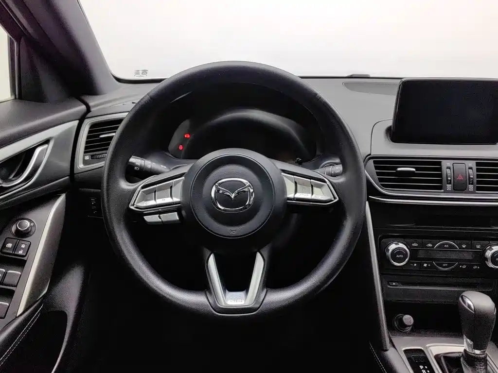 Mazda CX-4 — фото 11