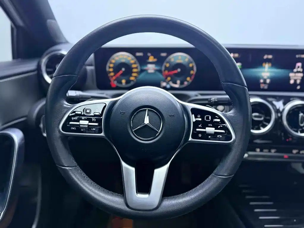 Mercedes-Benz A-Class — фото 10