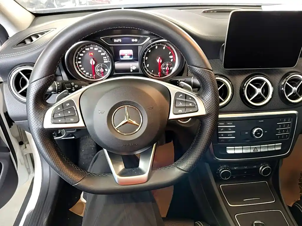 Mercedes-Benz GLA — фото 10