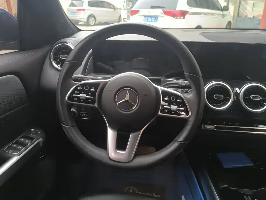 Mercedes-Benz GLB — фото 15