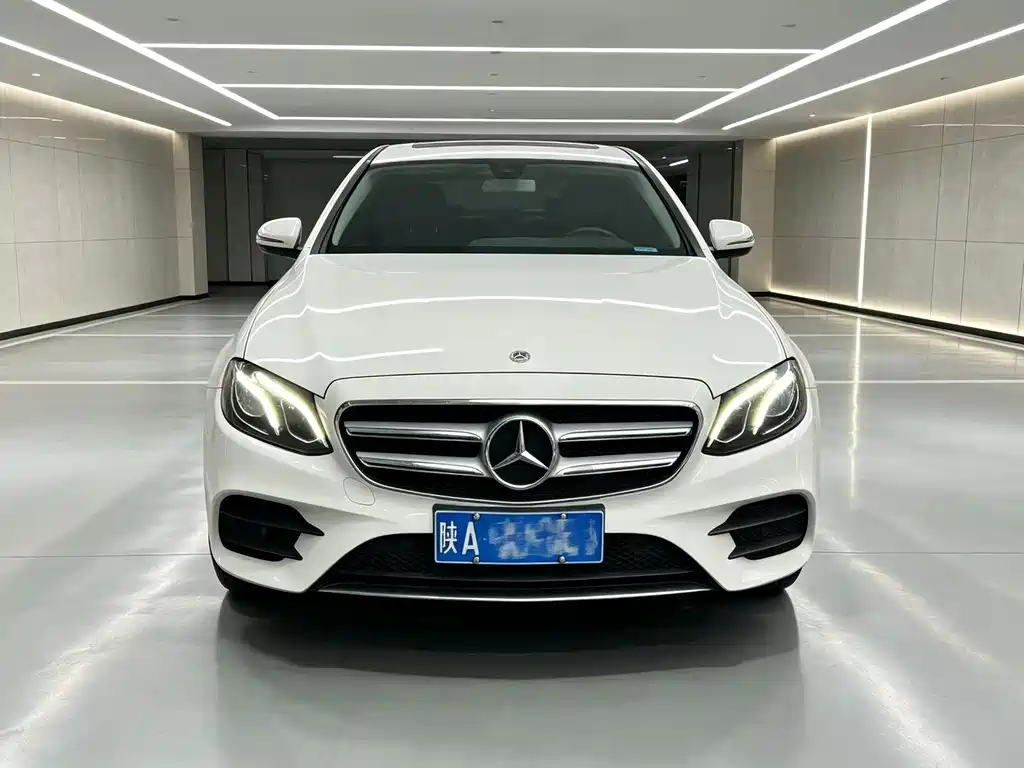 Mercedes-Benz E-Class — фото 2