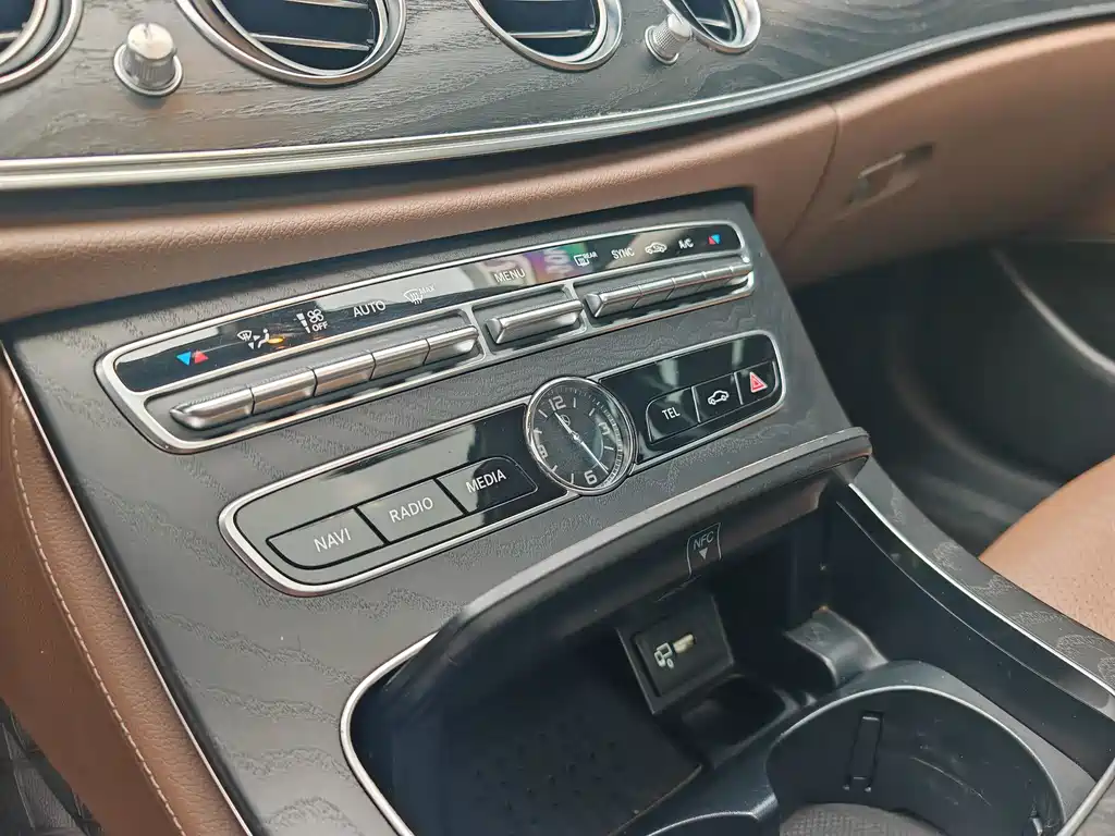 Mercedes-Benz E-Class — фото 13