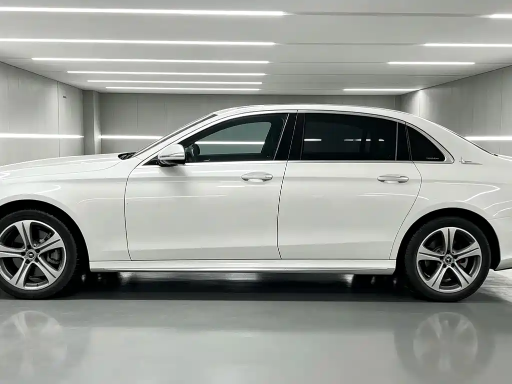 Mercedes-Benz E-Class — фото 3