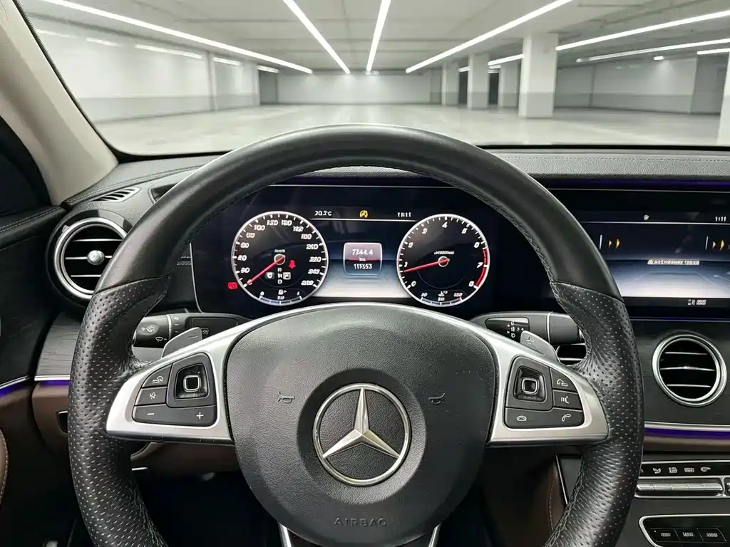 Mercedes-Benz E-Class — фото 8