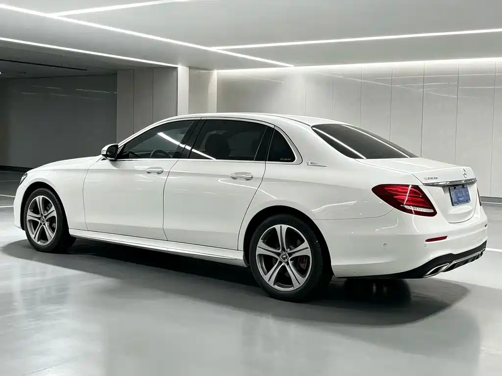 Mercedes-Benz E-Class — фото 9