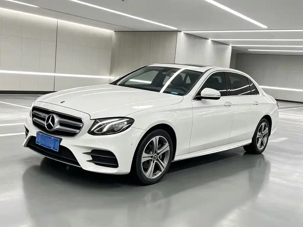 Mercedes-Benz E-Class — фото 1