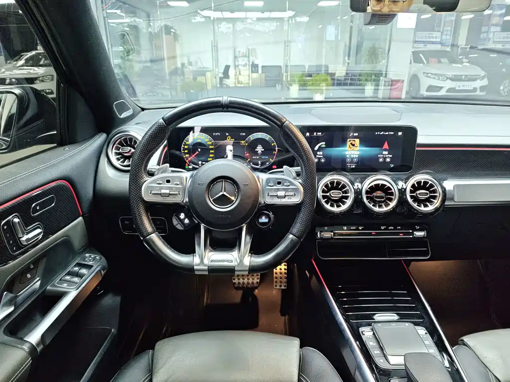 Mercedes-Benz GLB AMG — фото 7