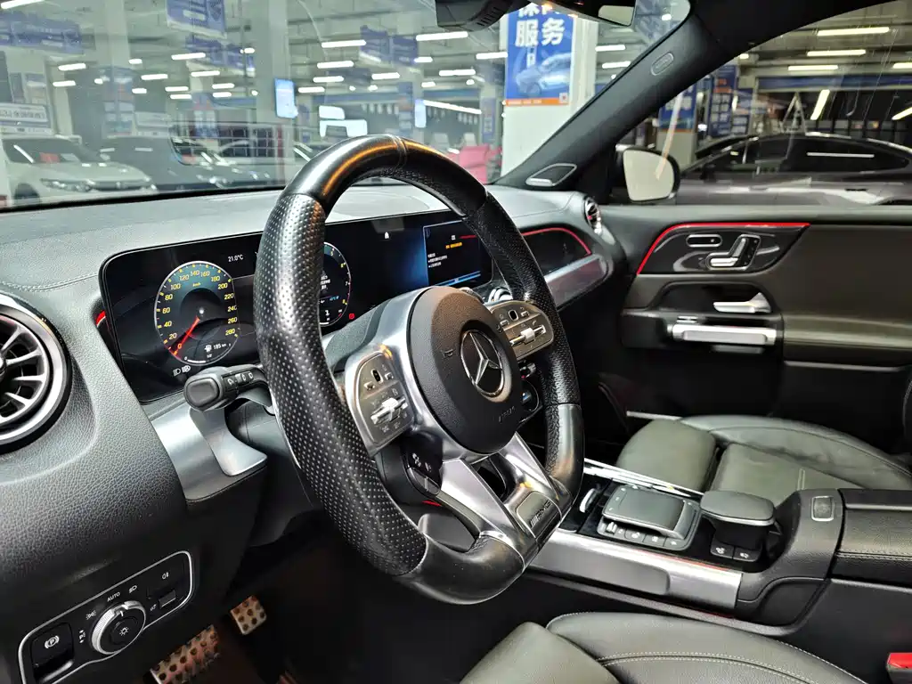 Mercedes-Benz GLB AMG — фото 8