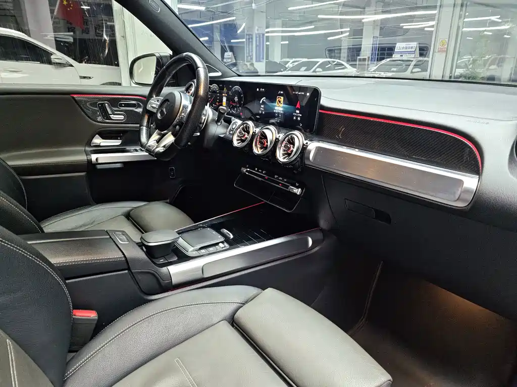 Mercedes-Benz GLB AMG — фото 9