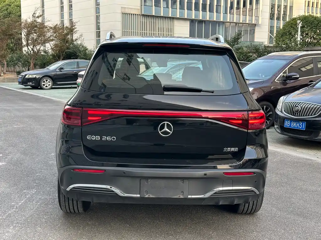 Mercedes-Benz EQB — фото 13